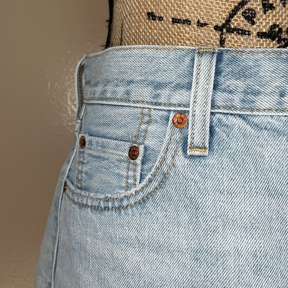 NWT Levi’s High Rise Decon Iconic BF Skirt - Picture 4 of 13